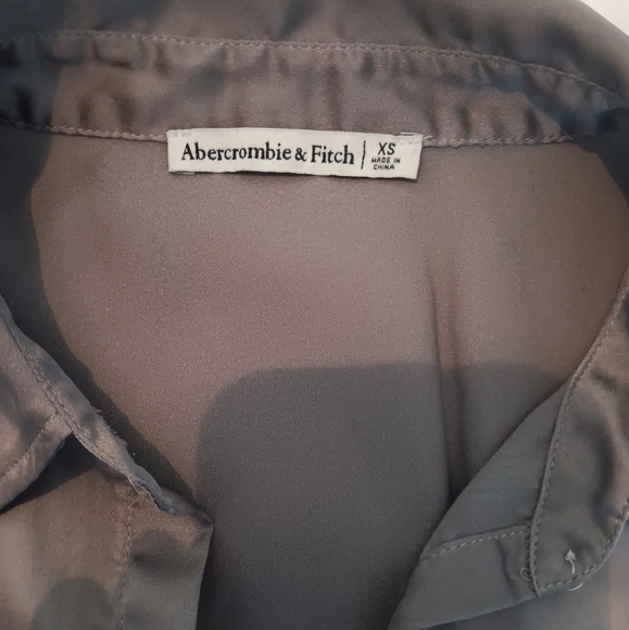 Silver satin button up top - Picture 5 of 7